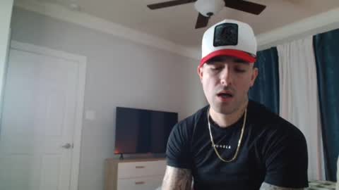 tattedlatino1 online show from December 17, 7:15 pm