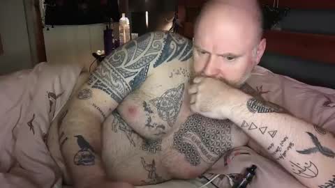 Tattooeddilf 01 online show from December 25, 10:48 pm