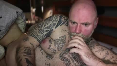 Tattooeddilf 01 online show from April 6, 11:05 pm