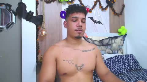 Snapshot of taylor_collins_2 chatting on October 27, 5:48 pm taylor_collins_2 online show from October 27, 5:48 pm