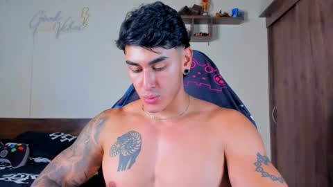 taylor_mclane1 online show from May 8, 5:24 pm