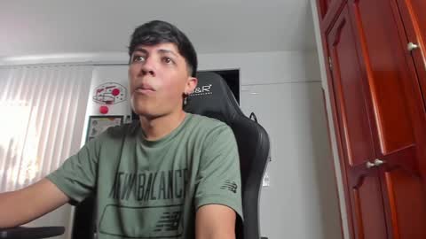 taylorsorf online show from December 11, 8:27 pm