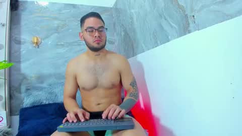 TAYLOR AND TAYLER online show from January 15, 5:04 pm