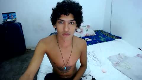 Snapshot of tayronx33 chatting on December 8, 4:04 am Tayron online show from December 8, 4:04 am