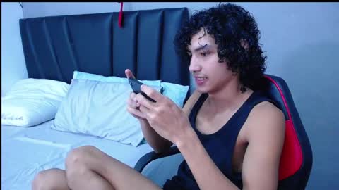 Tayron online show from November 3, 6:21 pm