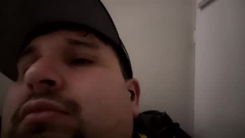 Snapshot of tboy833 chatting on February 19, 3:39 am Luis online show from February 19, 3:39 am