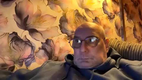 Snapshot of tebb61 chatting on October 17, 7:07 pm Mark online show from October 17, 7:07 pm