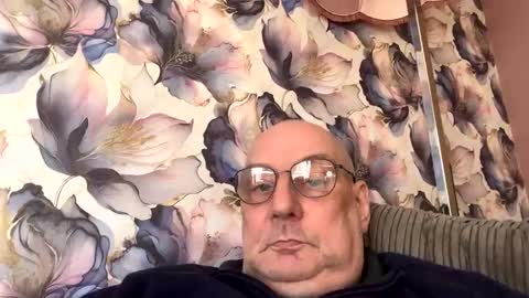 Snapshot of tebb61 chatting on September 23, 2:49 pm Mark online show from September 23, 2:49 pm