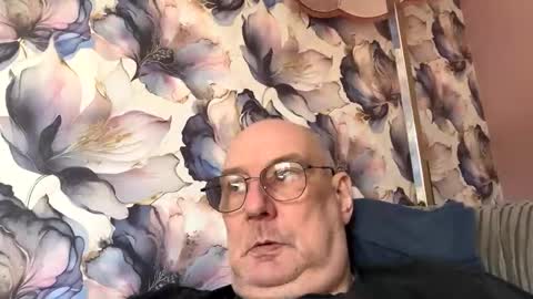 Snapshot of tebb61 chatting on October 1, 12:31 pm Mark online show from October 1, 12:31 pm