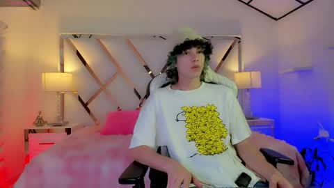 thanier_18 online show from April 12, 7:26 pm