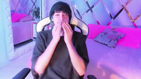 thanier_18 online show from February 27, 7:35 pm