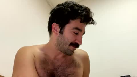 Snapshot of thathairybod chatting on December 26, 2:01 am thathairybod online show from December 26, 2:01 am