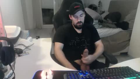 thcgn online show from April 29, 1:32 am