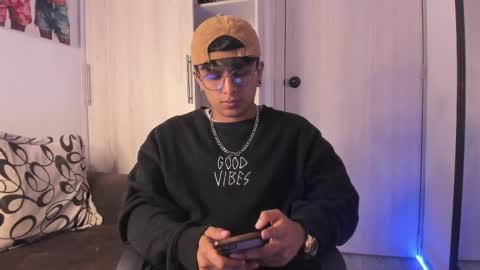 Snapshot of the_weed_guys chatting on September 16, 4:13 am Danny online show from September 16, 4:13 am