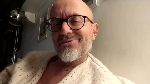 Snapshot of thedeardaddy chatting on January 23, 12:25 am Venice man online show from January 23, 12:25 am