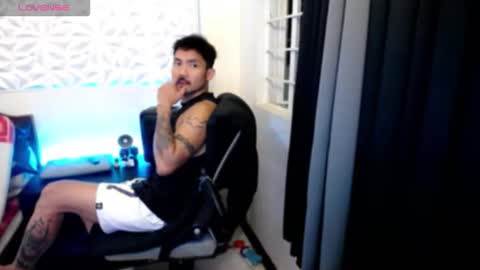 Snapshot of thefriskyasian chatting on October 23, 1:03 pm Jaycee online show from October 23, 1:03 pm