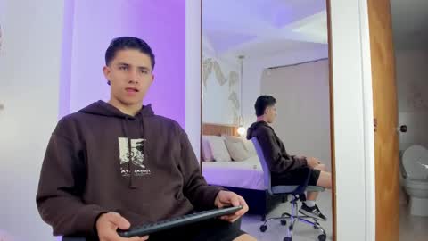  THEO- MATEO  online show from December 24, 10:44 am