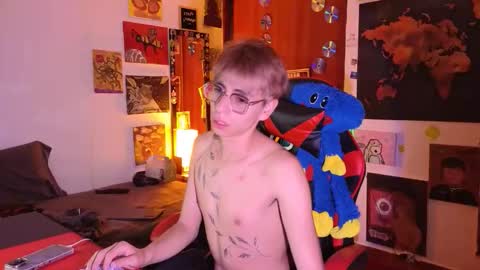 Matt independent model  online show from April 29, 8:48 pm