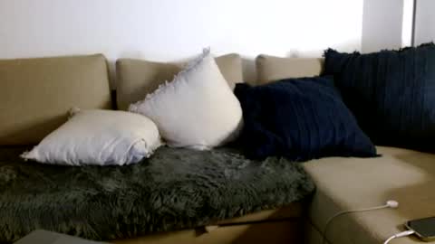 Yoshi online show from February 9, 1:12 am