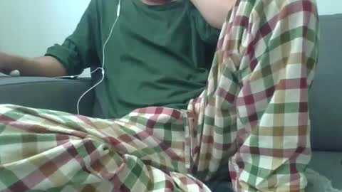 Scarf guy online show from April 20, 1:13 pm