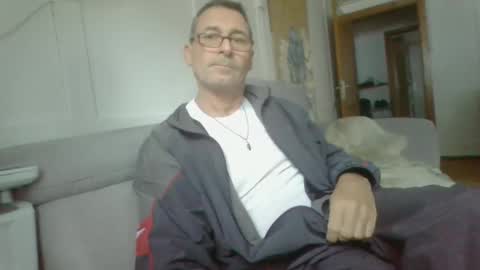 Snapshot of thhe13 chatting on December 28, 7:55 am thhe13 online show from December 28, 7:55 am