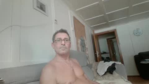 Snapshot of thhe13 chatting on January 20, 9:24 am thhe13 online show from January 20, 9:24 am