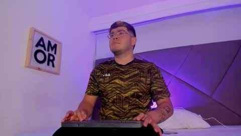 thiago_occonor online show from November 3, 7:59 pm