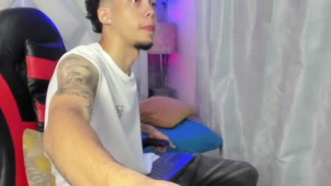 Thiago online show from April 25, 7:22 pm