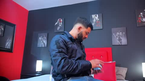 Thia Gomez online show from January 10, 12:15 pm