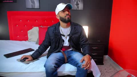 Thia Gomez online show from January 4, 12:38 pm