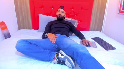 Thia Gomez online show from January 24, 12:31 pm