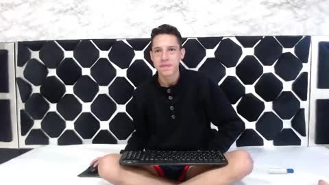 Thiago   online show from April 16, 8:09 pm