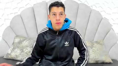 Thiago   online show from March 8, 7:07 pm