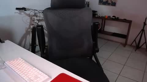 Snapshot of thieves_us chatting on October 22, 5:44 am thieves_us online show from October 22, 5:44 am