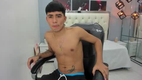  THIAGO COLLINS  online show from March 7, 11:02 pm