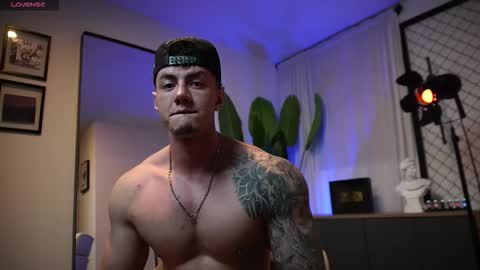 Thomas Falcon online show from February 20, 11:17 pm