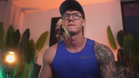 Thomas Falcon online show from December 1, 10:57 pm