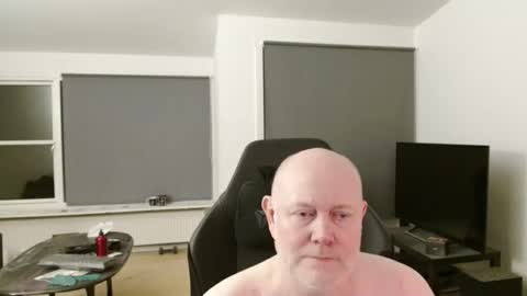 thomash32 online show from November 5, 11:51 pm