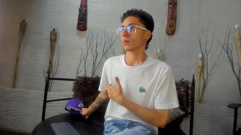 ThomasJones   online show from February 21, 11:44 am