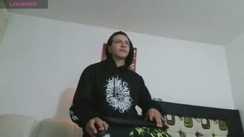thomasjons online show from June 15, 4:04 am