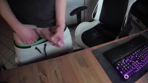 Snapshot of thomsdick chatting on February 20, 9:09 pm thomsdick online show from February 20, 9:09 pm