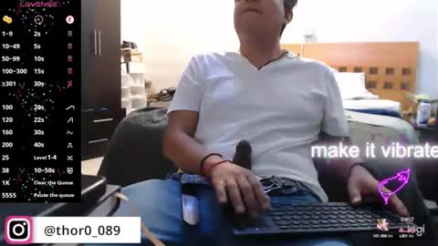 Snapshot of thor0200 chatting on September 23, 6:13 am thor0200 online show from September 23, 6:13 am