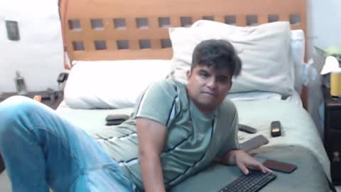 Snapshot of thor0200 chatting on December 11, 2:43 am thor0200 online show from December 11, 2:43 am