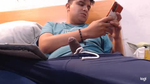 Snapshot of thor0200 chatting on December 10, 6:11 am thor0200 online show from December 10, 6:11 am