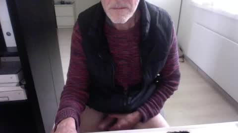 Snapshot of tiburzio chatting on December 9, 1:04 pm tiburzio online show from December 9, 1:04 pm