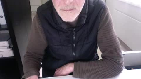 Snapshot of tiburzio chatting on December 14, 1:49 pm tiburzio online show from December 14, 1:49 pm