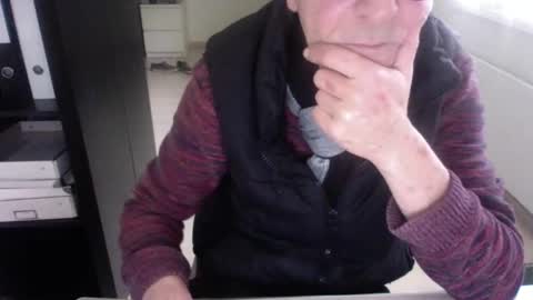 Snapshot of tiburzio chatting on December 3, 2:05 pm tiburzio online show from December 3, 2:05 pm