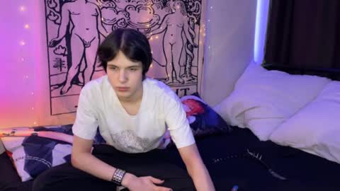 Snapshot of timi_moon chatting on February 19, 10:34 am timi_moon online show from February 19, 10:34 am