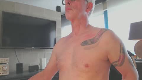 Snapshot of tirexxx_x chatting on September 11, 3:11 pm tirexxx_x online show from September 11, 3:11 pm