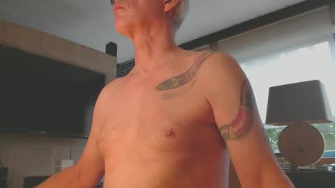 Snapshot of tirexxx_x chatting on September 29, 6:34 am tirexxx_x online show from September 29, 6:34 am